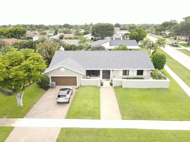 Single-storey Florida home with a new grey architectural shingle roof